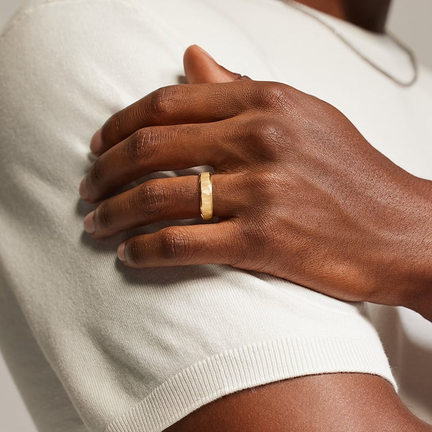 Beveled Edge Aspen 5.5mm Wedding Ring in 18K Yellow Gold
