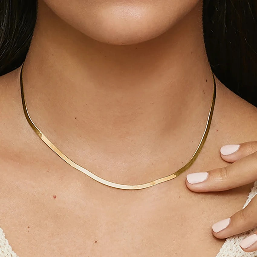 Dezi 16 In. Herringbone Necklace (2.8mm) in 14K Yellow Gold